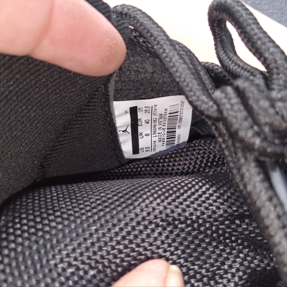 Air Jordan 11 Retro,  Playoffs - Picture 4 of 5